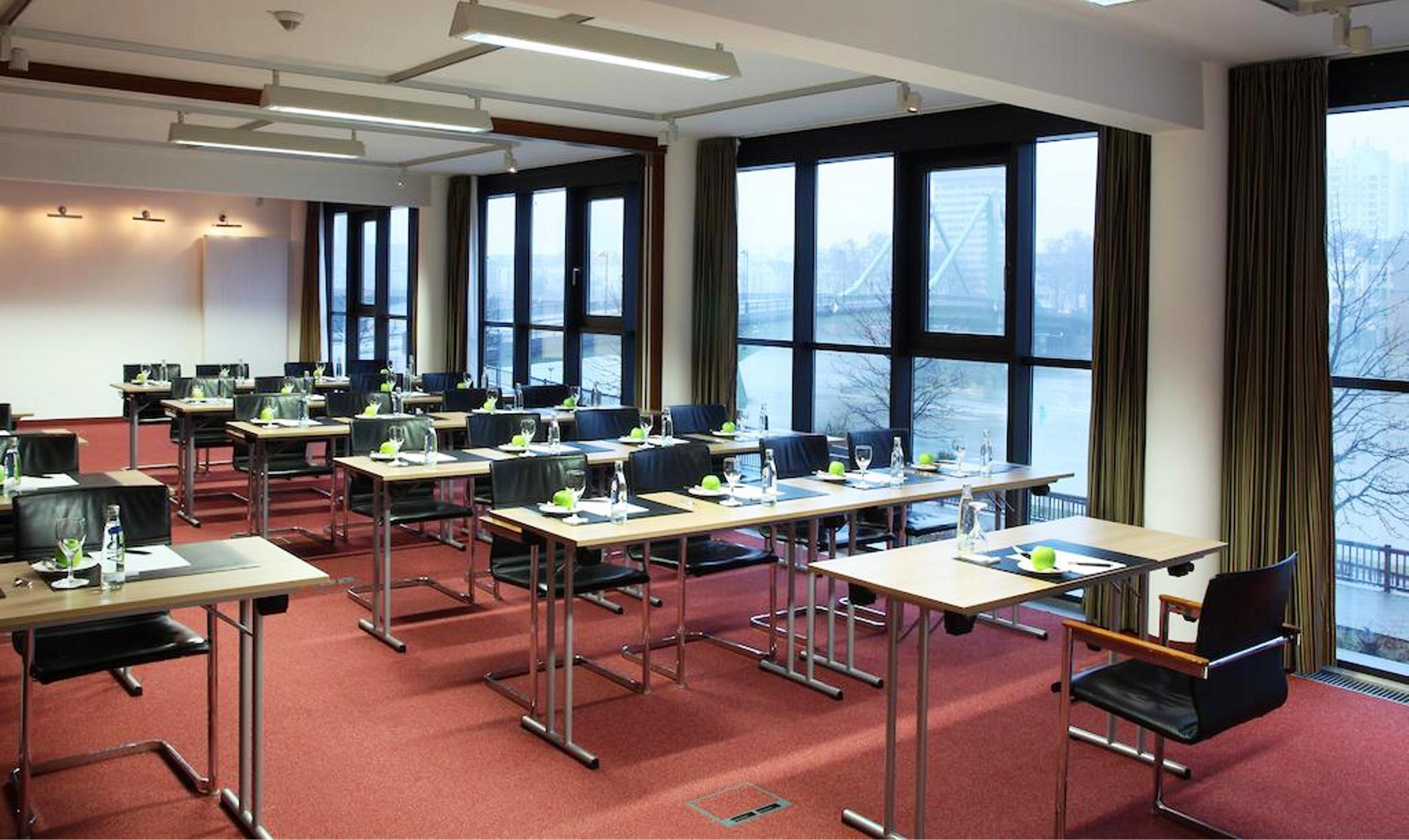 Lindner Hotel Frankfurt Main Plaza, Part Of Jdv By Hyatt Frankfurt am Main Ngoại thất bức ảnh