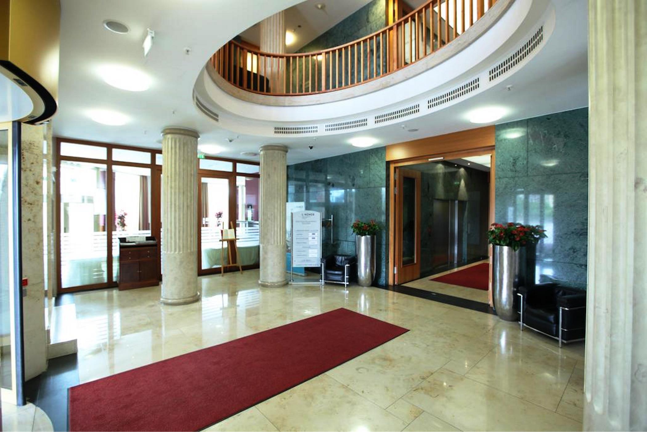 Lindner Hotel Frankfurt Main Plaza, Part Of Jdv By Hyatt Frankfurt am Main Ngoại thất bức ảnh